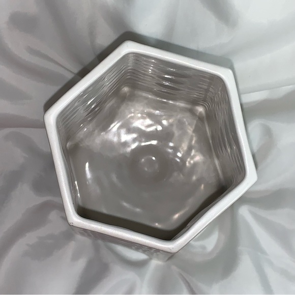 JONATHAN ADLER large/tall footed HEXAGON VASE white MCM glazed ceramic - Picture 4 of 11